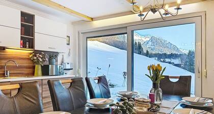 Atemberaubendes alleinstehendes Ferienhaus für 10 Leute mit W-LAN, TV und Terrasse