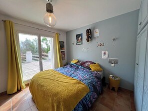 5 chambres, fer et planche à repasser, Wi-Fi, draps fournis