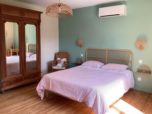 Room - Vrbo Property (La Baume-de-Transit)