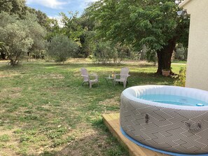 Outdoor spa tub - Au mas des chênes (La Baume-de-Transit)