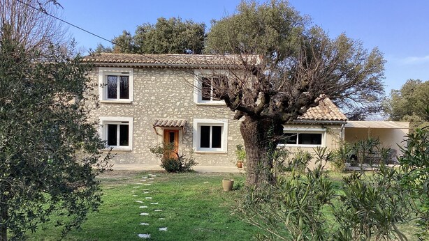 A stone house with a tiled roof, a paved pathway, and surrounding greenery. - Mas des Chênes.  Private spa. Nature and tranquility   (La Baume-de-Transit)