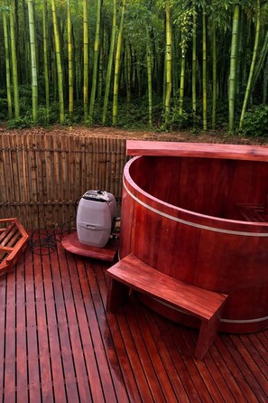 Baignoire à remous extérieure