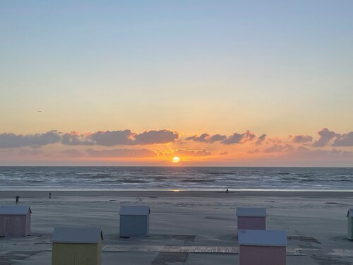 t2 side sea view with balcony beach 100m