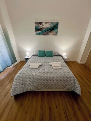 WiFi, bed sheets - SAFFIROOMS - Apartment in the heart of the historic center a stone's throw from the harbor (Civitavecchia)