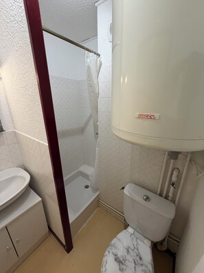 Shower, hair dryer, toilet paper - Charming, cosy T2 with breathtaking view of the Cirque de Gavarnie (Gavarnie-Gèdre)