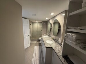 Shower, hair dryer, towels, toilet paper - LOCATION, Location! Oceanfront 2 bed condo in desired Shore drive paradise bliss (Myrtle Beach)