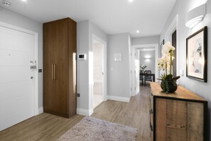 Interior - Isleworth Garden Retreat | 3BR 2BA + Gated Parking (Isleworth)