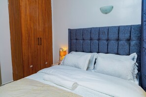 1 bedroom, iron/ironing board, free WiFi, bed sheets - Cozy Retreat - 1BR Near TRM Mall; Free Parking, Fast Wi-Fi & Gated 24/7 Security (Nairobi)
