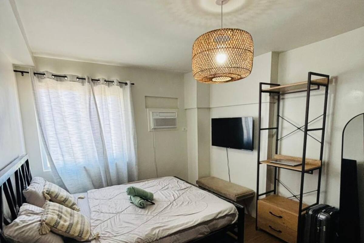 Studio có thiết kế đặc trưng, có thể sử dụng hồ bơi, quang cảnh thành phố