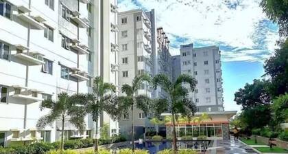 Urban Oasis Symphony Pool