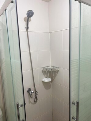 Signature Studio, Pool Access, City View | Bathroom - Urban Oasis Symphony Pool (Cebu City)