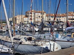 Marina - Between channel and sea with view of the port (Leucate)