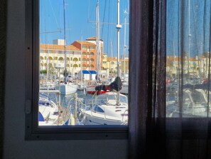 Interior - Between channel and sea with view of the port (Leucate)