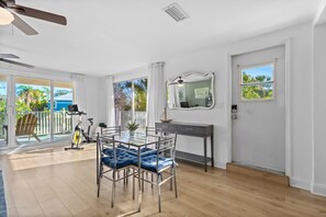 Apartment - Work Remotely on Indian Rocks Beach - Walk 2 Beach (Indian Rocks Beach)