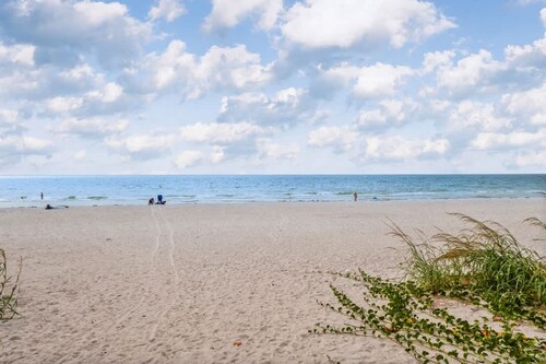 Work Remotely on Indian Rocks Beach - Walk 2 Beach