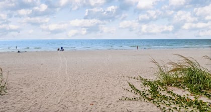 Work Remotely on Indian Rocks Beach - Walk 2 Beach