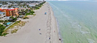 Pet Friendly 2B Games BBQ - Walk to the Beach