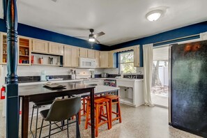 Apartment, Accessible - Pet Friendly 2B Games BBQ - Walk to the Beach (Indian Rocks Beach)