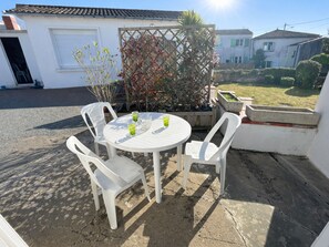 تناول الطعام با لخارج