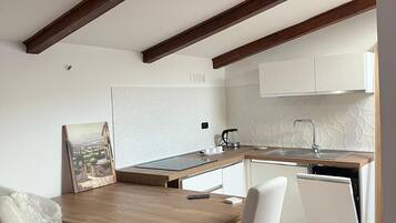Microonde, forno, piano cottura, lavastoviglie