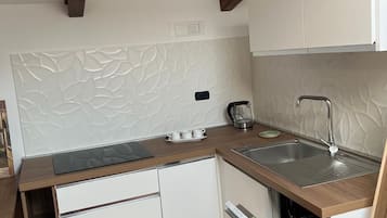 Microonde, forno, piano cottura, lavastoviglie