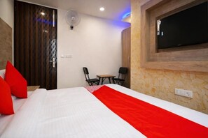 Economy Double Room, City View - KDSON Vindhya Inn - Delhi Airport (Mahipalpur, New Delhi)