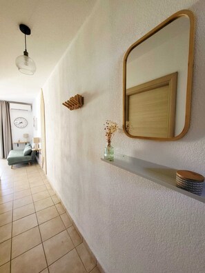 Interior - Renovated T2 with pool view and sea view (Linguizzetta)