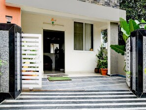 House | Reception - Super Collection O Atlas DLF (Hyderabad)