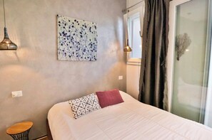 2 bedrooms, iron/ironing board, travel cot, free WiFi - Luxury apartment with sea and village view (Castelsardo)