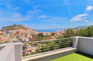 Property grounds - Luxury apartment with sea and village view (Castelsardo)