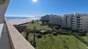 A beachfront hotel with multiple-story buildings, a sandy beach, and a clear blue sky. - Stunning T2 sea view - 4 guests (Canet-en-Roussillon)