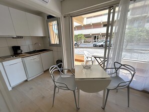 Dining - Beachfront studio, AC - 2 guests (Argelès-sur-Mer)