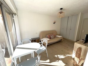 Living area - Beachfront studio, AC - 2 guests (Argelès-sur-Mer)