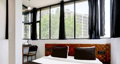 Deluxe Super Hotel O MP Nagar Near Rachna Tower