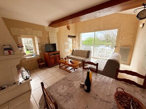 TV, fireplace, ping pong - House with garden, pets allowed - 7 guests (Pouzay)