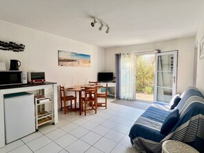 Living area - Calm apartment with terrace (Saint-Martin-de-Ré)