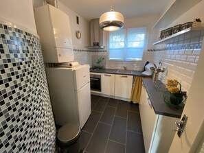 Fridge, microwave, oven, stovetop - Apartment with AC, sea-facing terrace - 4 guests (Argelès-sur-Mer)