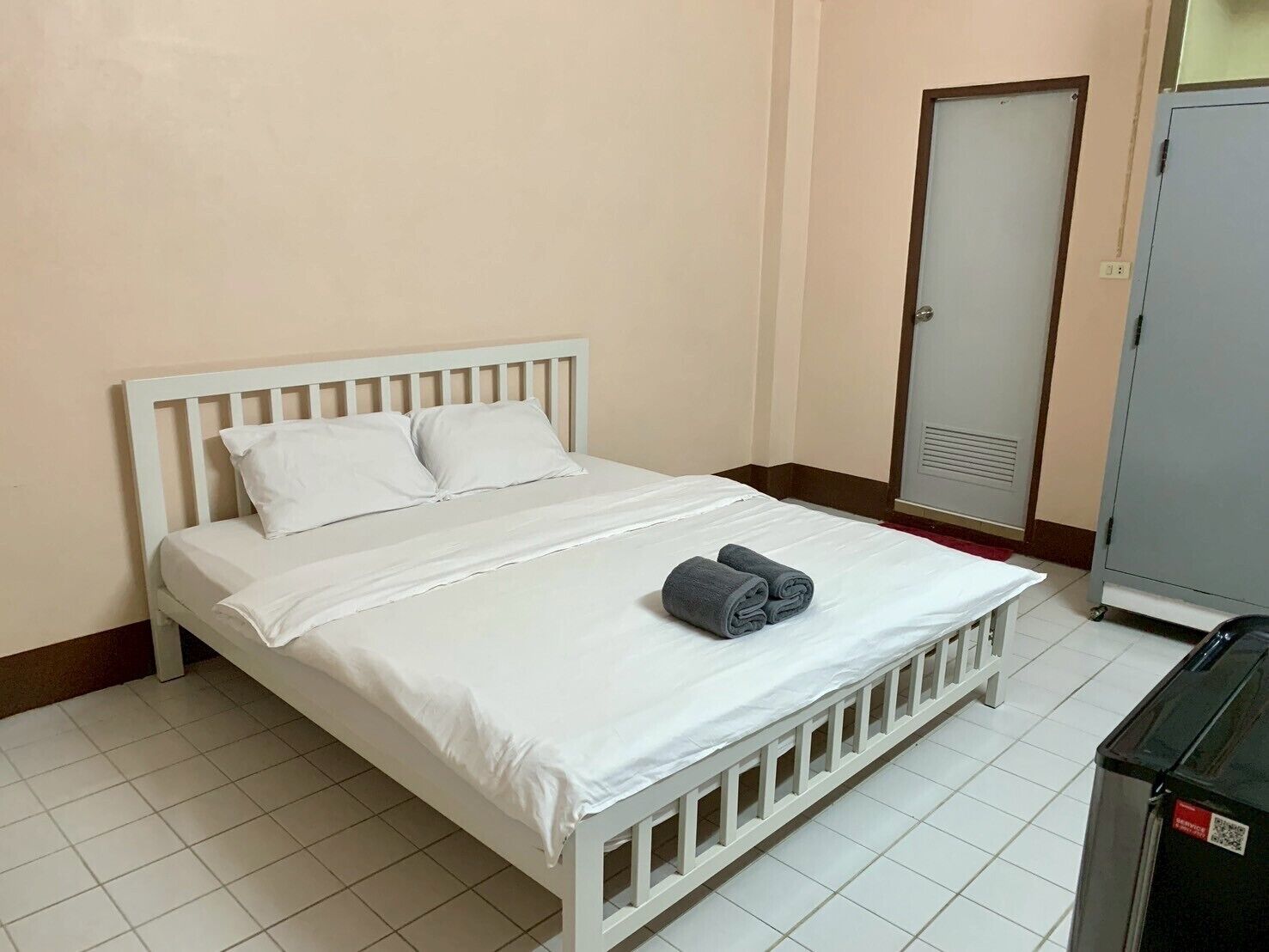 Chambre Simple Standard, 1 grand lit 1 place | Mini-bar avec articles gratuits, rideaux occultants, Wi-Fi gratuit