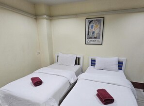 Yhden hengen huone, 1 suuri yhden hengen sänky, tupakointi kielletty, ilmastointi