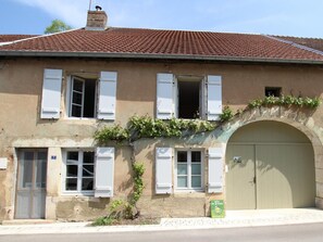 المنشأة من الخارج