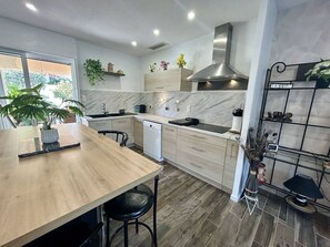 Fridge, microwave, oven, stovetop - Villa with pool and air conditioning - 6 guests (Saint-Cyprien)