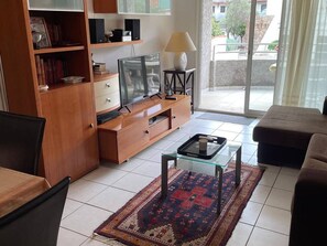 Living area - Spacious apartment, air-conditioned - 4 guests (Canet-Plage)