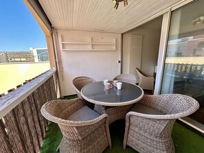 Outdoor dining - Bright studio, terrace near the port - 4 guests (Cap d'Agde)