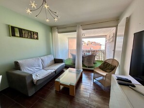 TV - Bright studio, terrace near the port - 4 guests (Cap d'Agde)