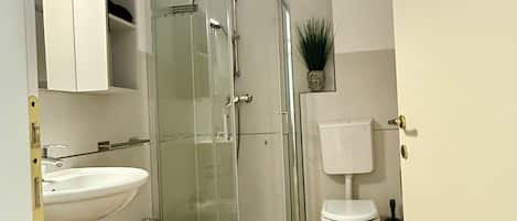 Douche, articles de toilette écologiques, sÚche-cheveux, bidet