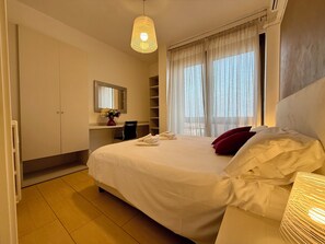 1 bedroom, travel cot, free WiFi, bed sheets - Spectacular one-bedroom apartment with a view of Verona (Verona)