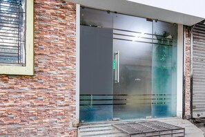 Reception - Super Hotel O Jessore Road Kolkata (Bidhannagar)