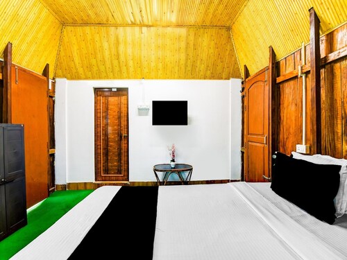 Classic With Balcony Hotel O Chilapata Forest