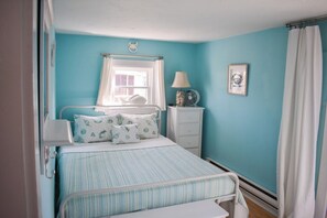 Iron/ironing board, free WiFi - Escape to this charming 1-bedroom Cape cottage, .4 miles to the beach (Dennis Port)