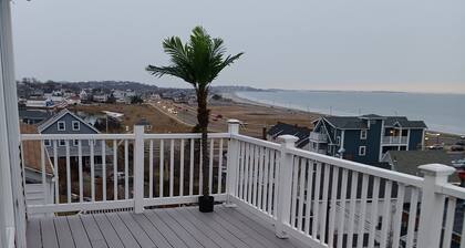 DIRECT OCEAN VIEWS 36 FT DECK Spacious 4-bedroom condo in superb Hull with AC